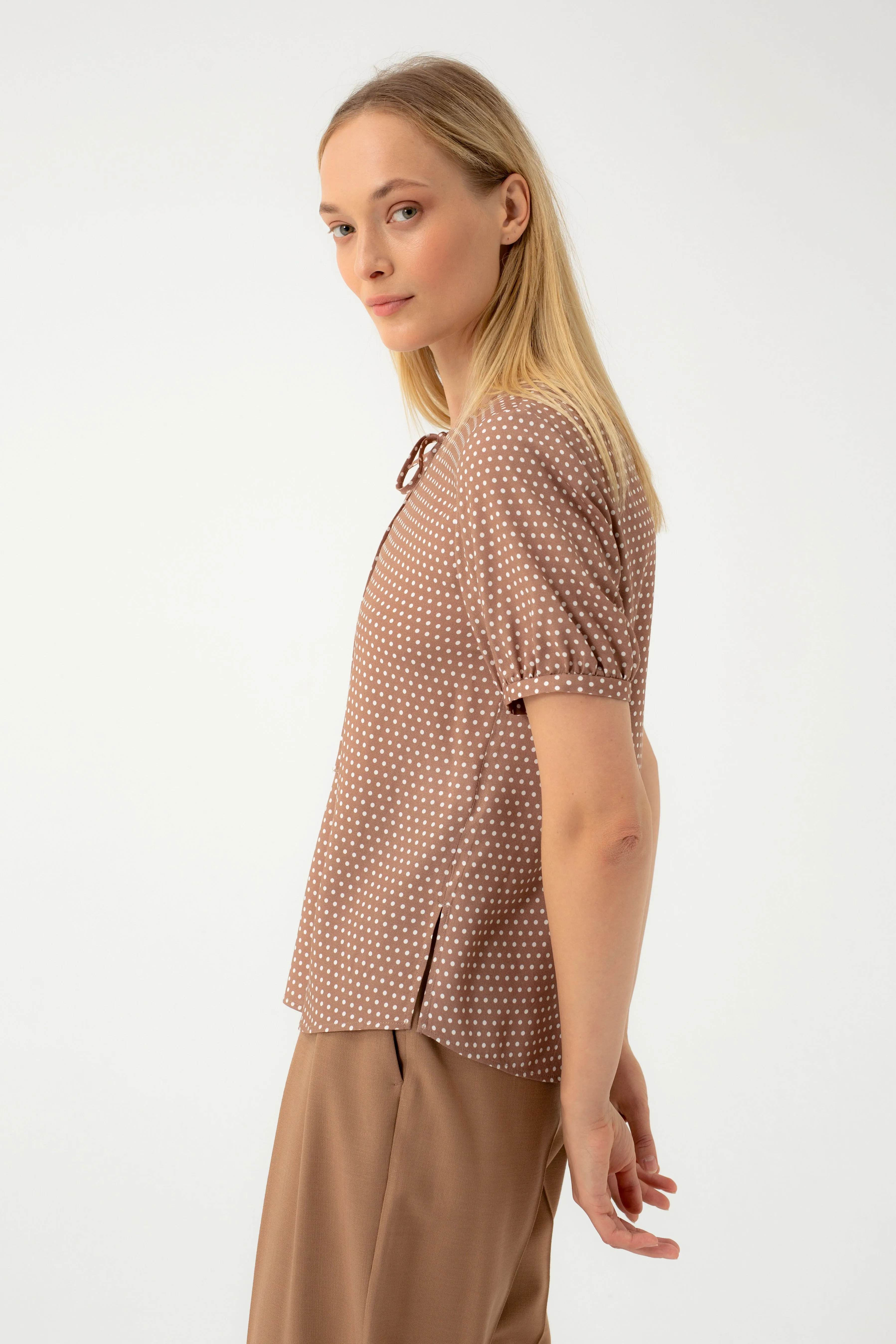 POLKA DOT SHORT SLEEVE BLOUSE